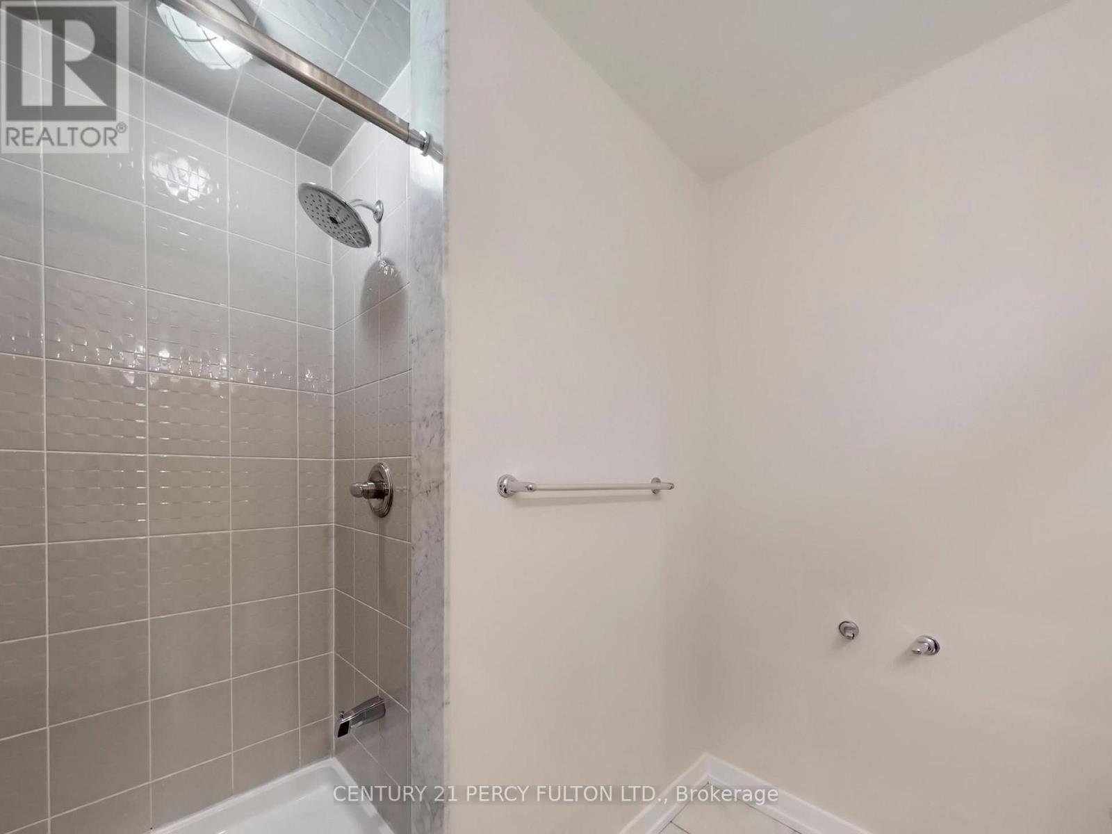 206 - 2550 Castlegate Crossing, Pickering, ON - Indoor Photo Showing Bathroom