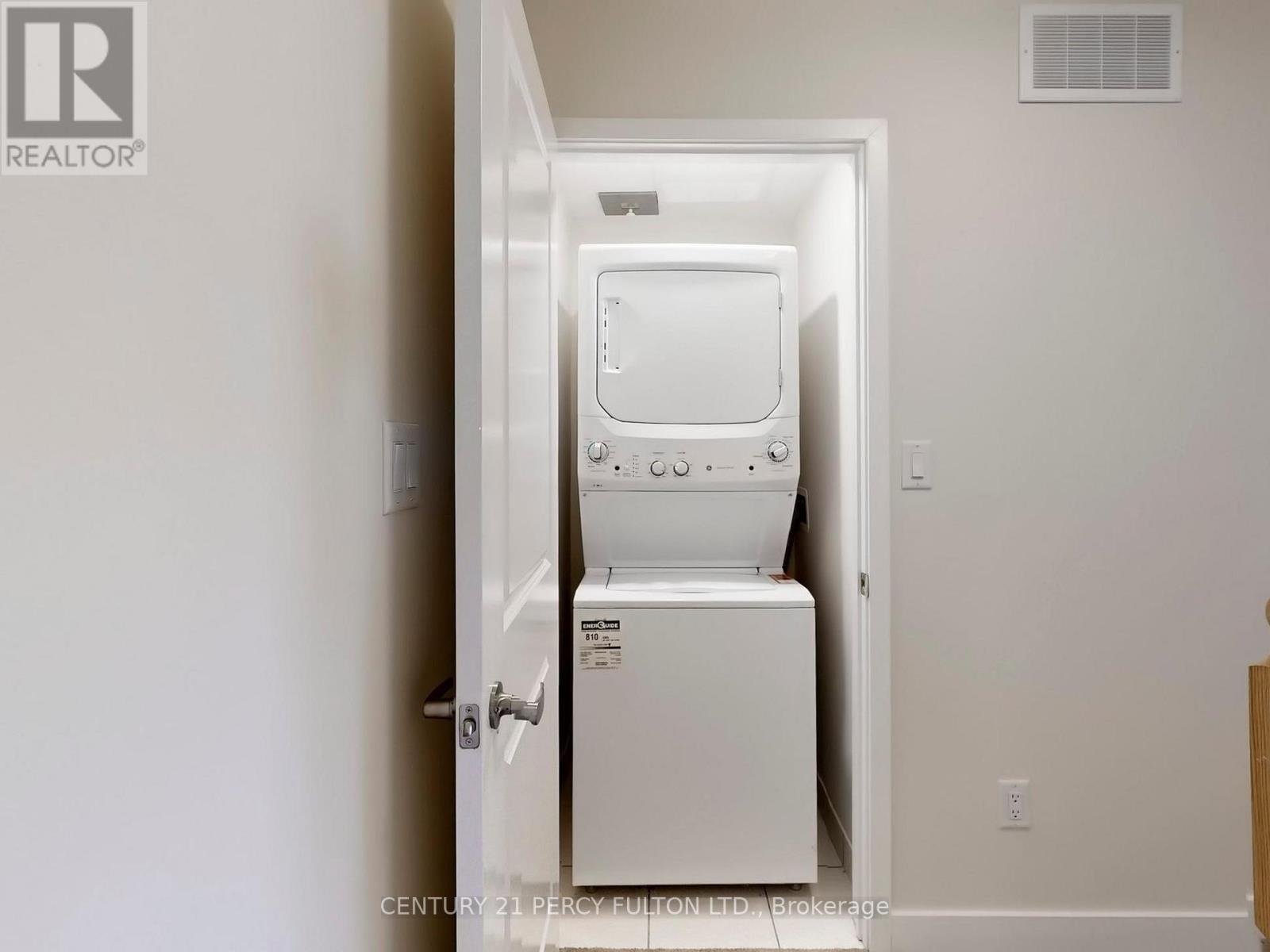 206 - 2550 Castlegate Crossing, Pickering, ON - Indoor Photo Showing Laundry Room