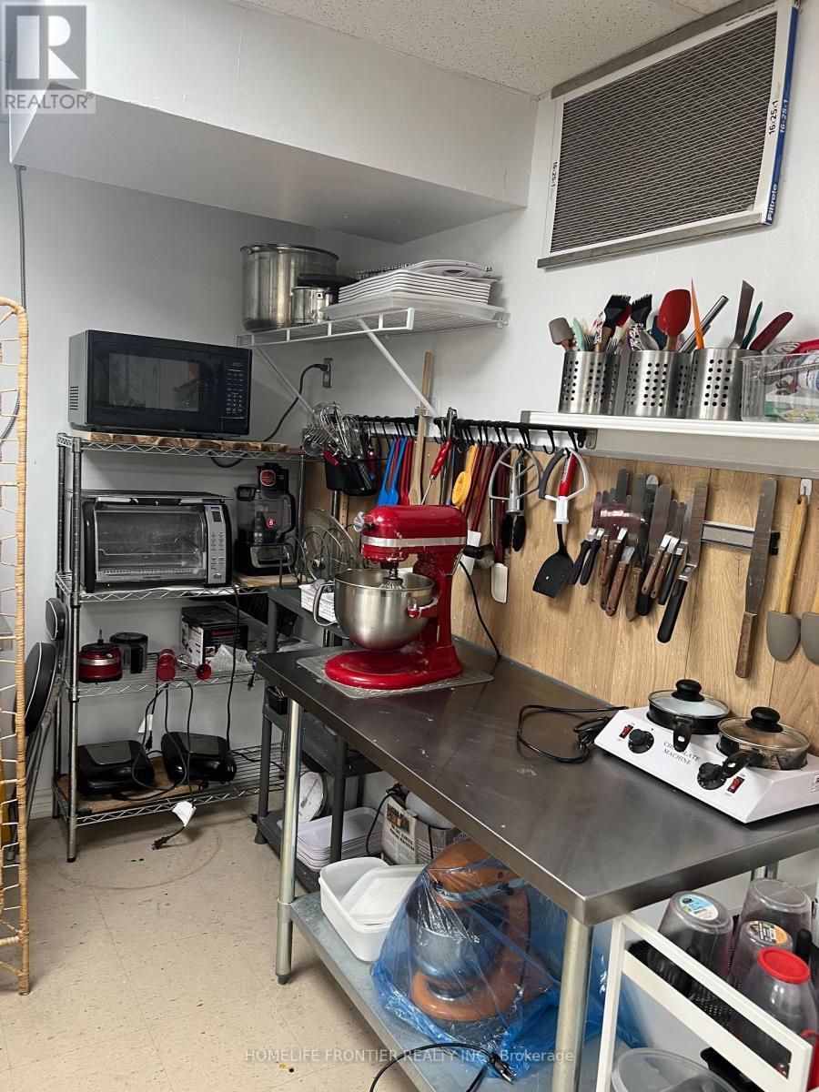 new kitchen equipment - 16 Wilstead Drive, Newmarket, ON