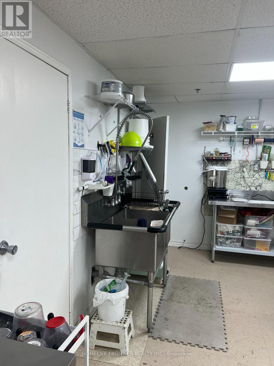 very organized kitchen - 16 Wilstead Drive, Newmarket, ON