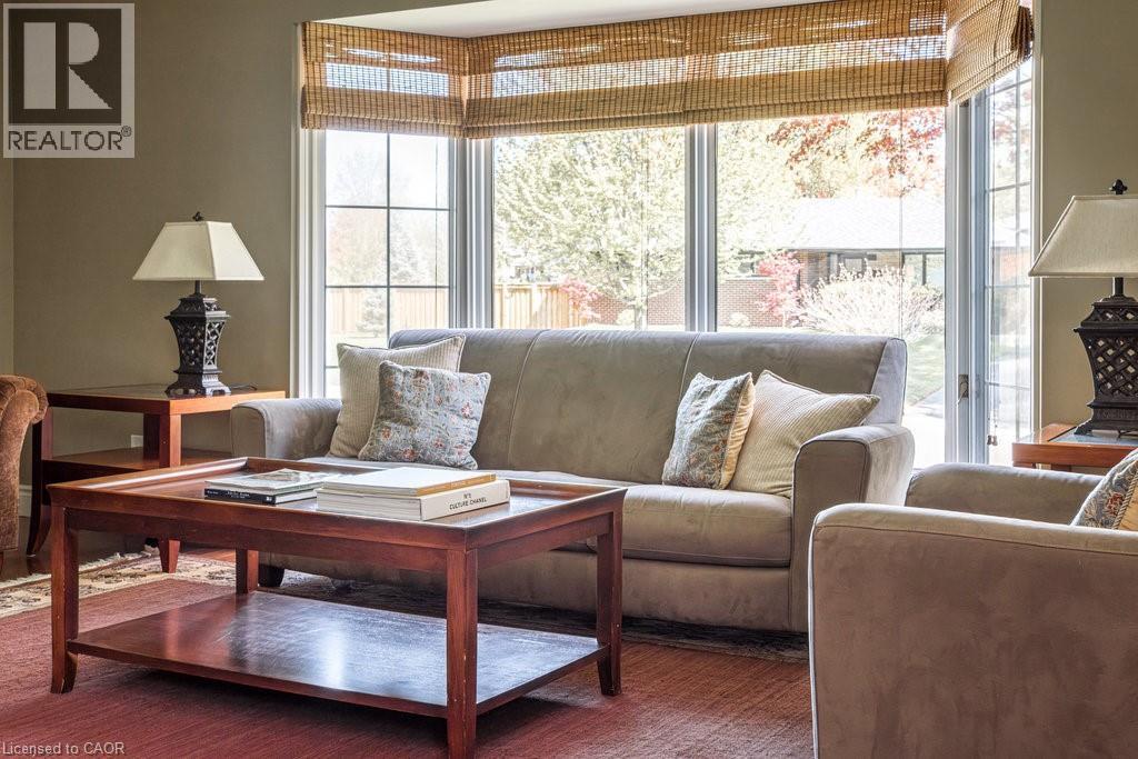 View of living area - 330 Strathcona Drive, Burlington, ON - Indoor Photo Showing Living Room