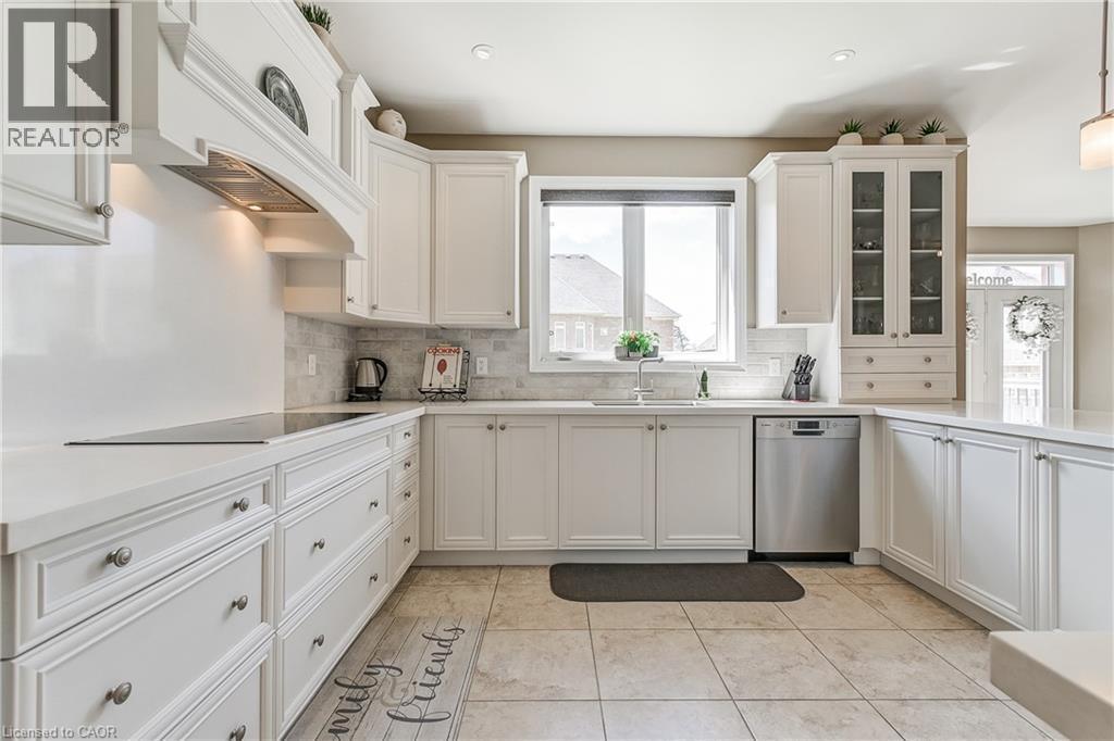 18 Flanders Road, Brampton, ON - Indoor Photo Showing Kitchen