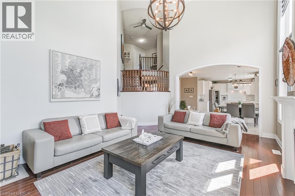 18 Flanders Road, Brampton, ON - Indoor Photo Showing Living Room