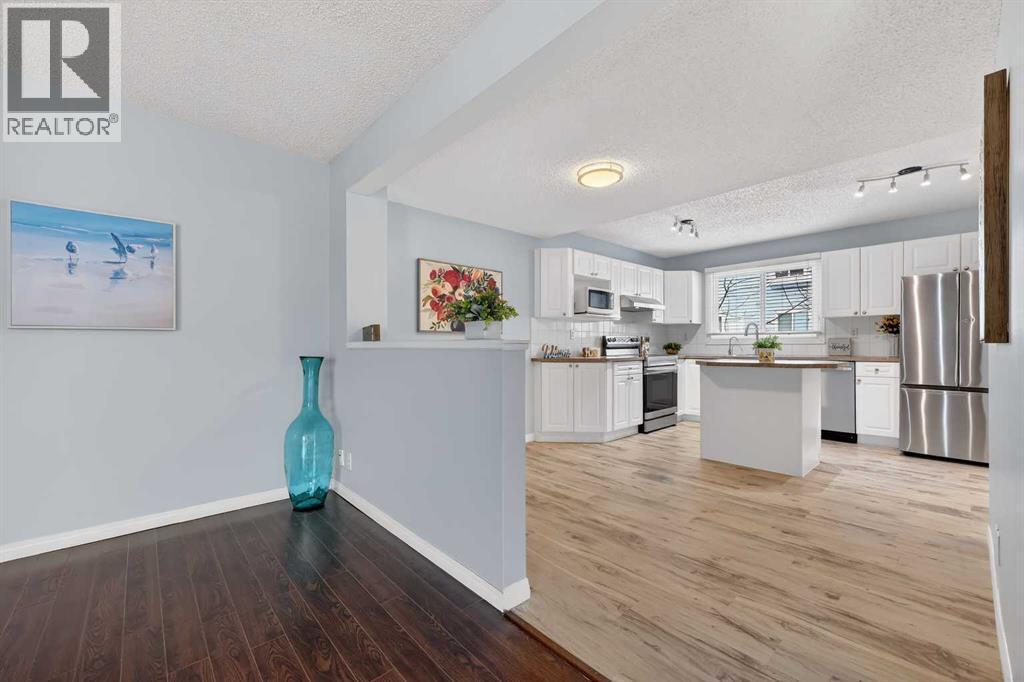 115, 4810 40 Avenue Sw, Calgary, AB - Indoor Photo Showing Kitchen
