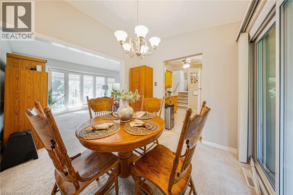 23 Coral Drive, Hamilton, ON - Indoor Photo Showing Dining Room