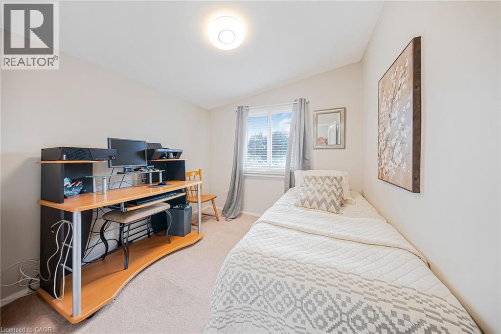 23 Coral Drive, Hamilton, ON - Indoor Photo Showing Bedroom