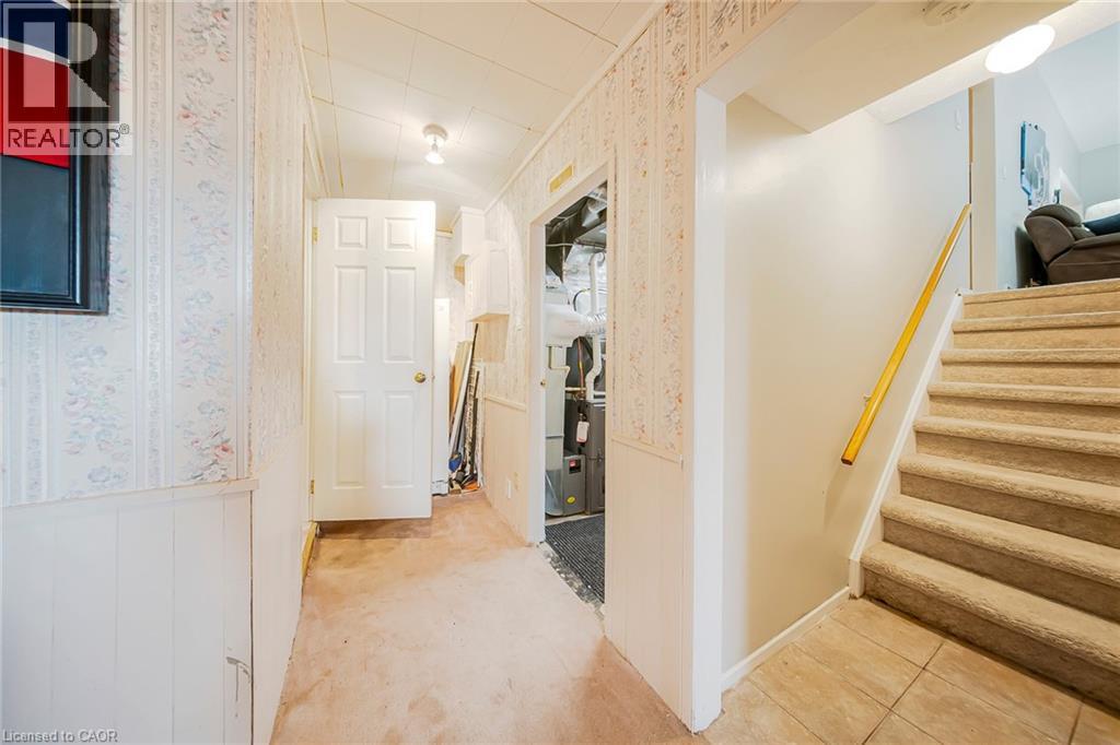 23 Coral Drive, Hamilton, ON - Indoor Photo Showing Other Room