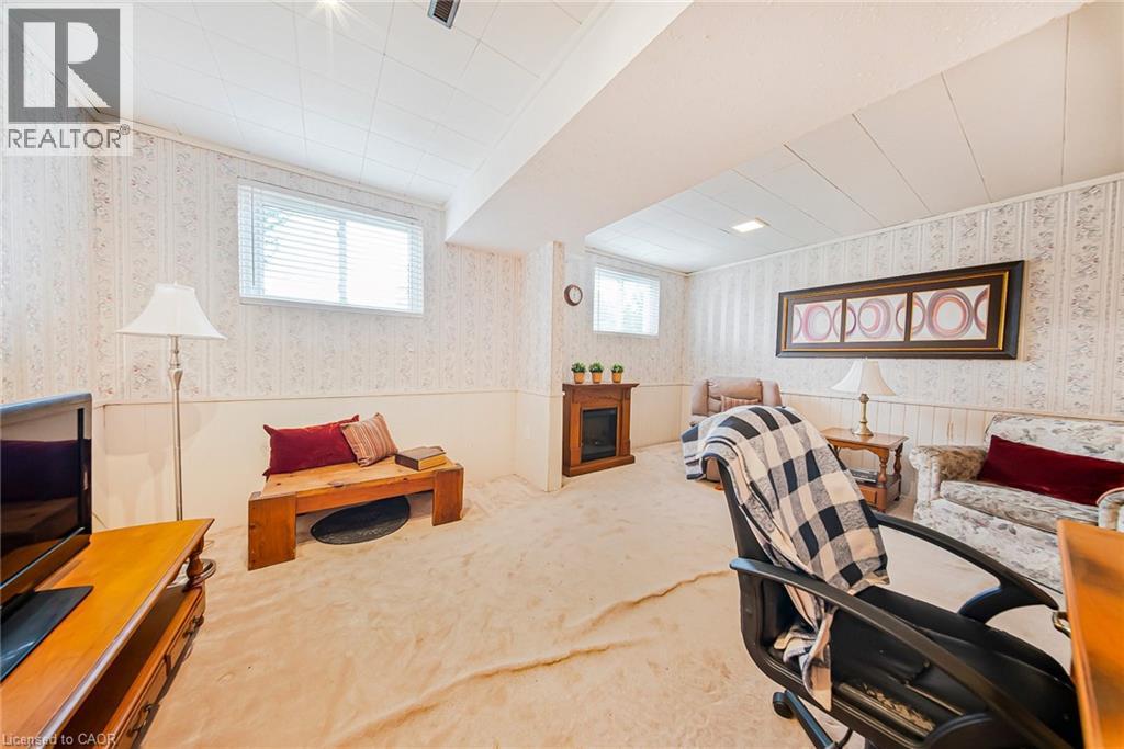 23 Coral Drive, Hamilton, ON - Indoor Photo Showing Other Room