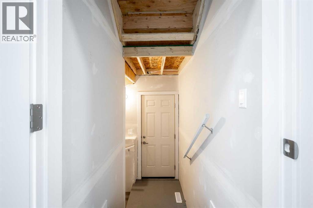 21 Sora Gardens Se, Calgary, AB - Indoor Photo Showing Other Room