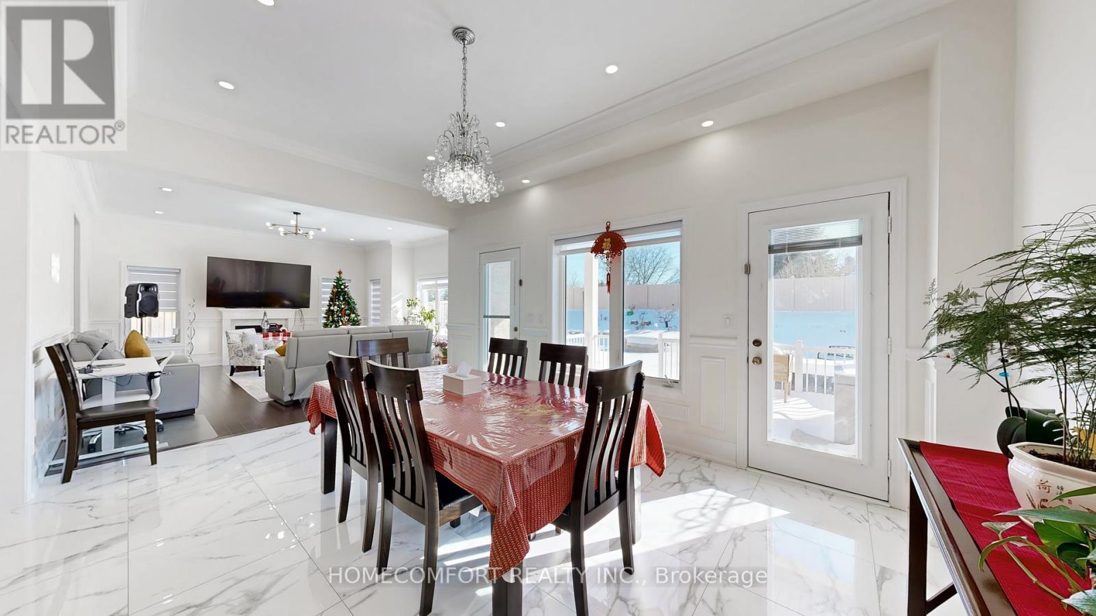3 Mary Willson Court, East Gwillimbury, ON - Indoor Photo Showing Dining Room