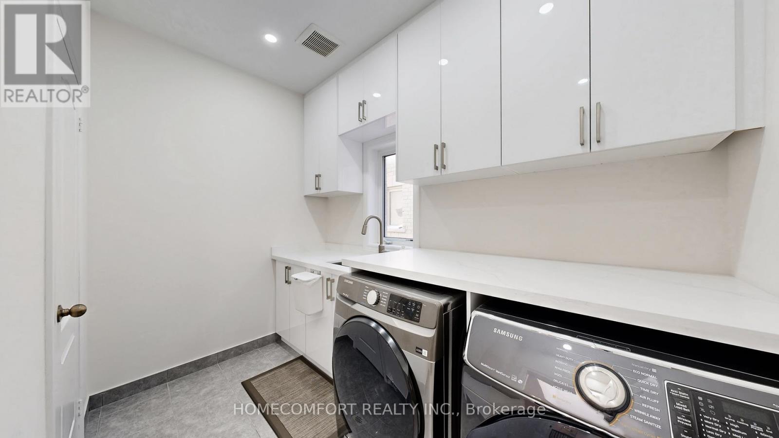3 Mary Willson Court, East Gwillimbury, ON - Indoor Photo Showing Laundry Room
