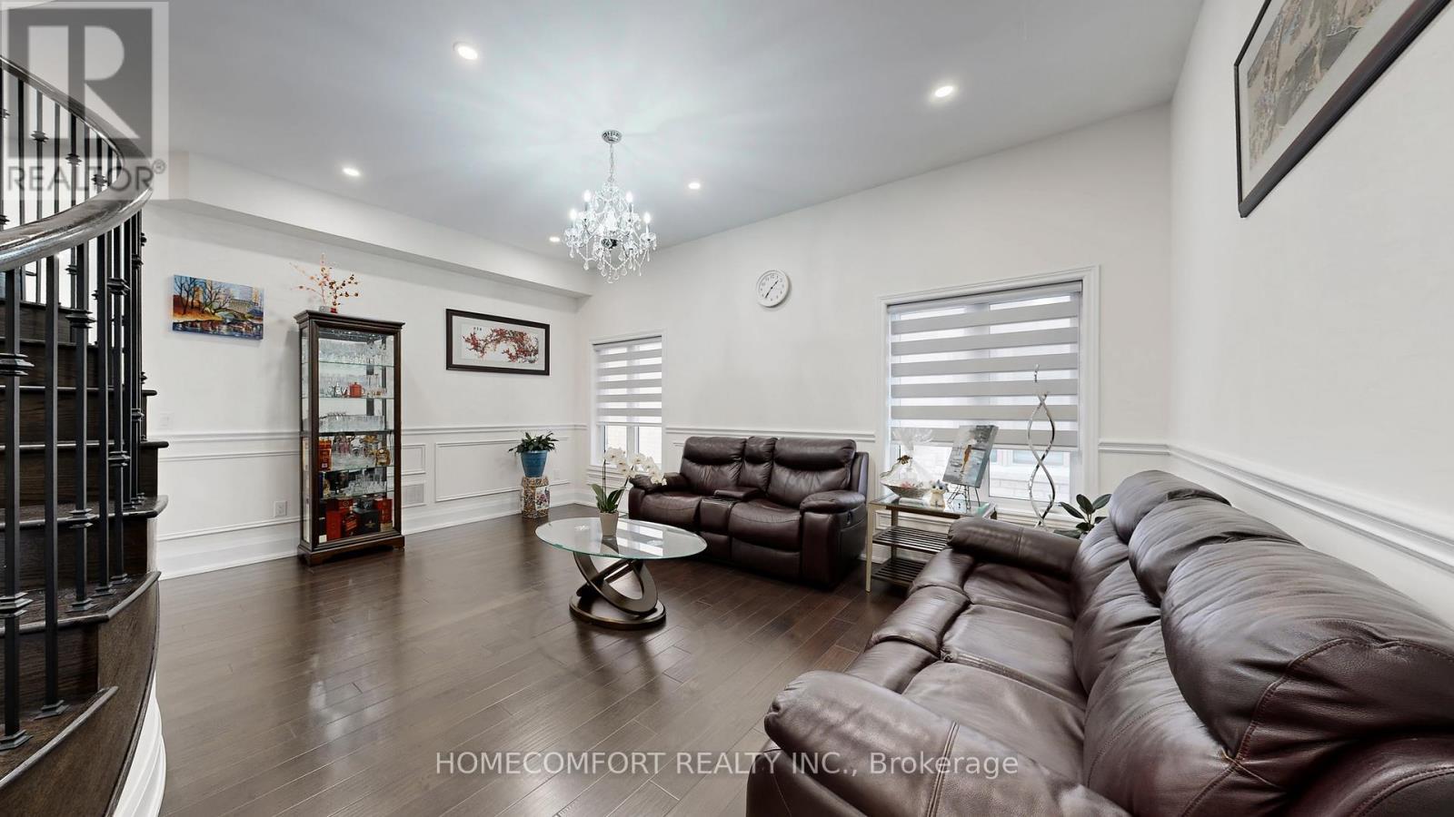 3 Mary Willson Court, East Gwillimbury, ON - Indoor Photo Showing Living Room