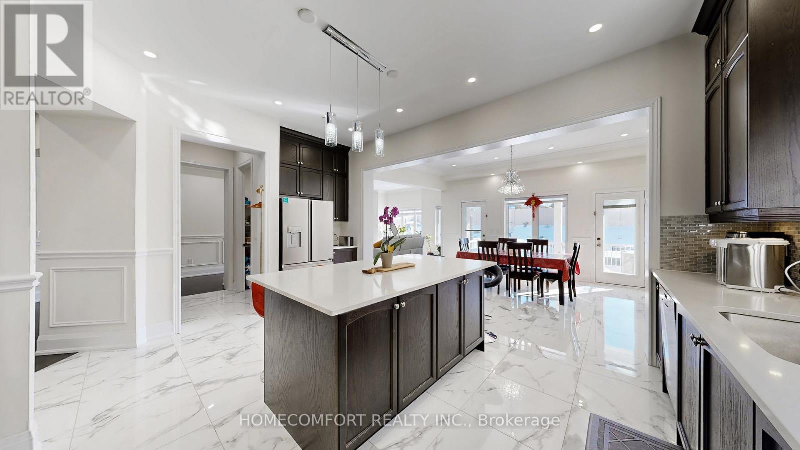 3 Mary Willson Court, East Gwillimbury, ON - Indoor Photo Showing Kitchen With Double Sink With Upgraded Kitchen