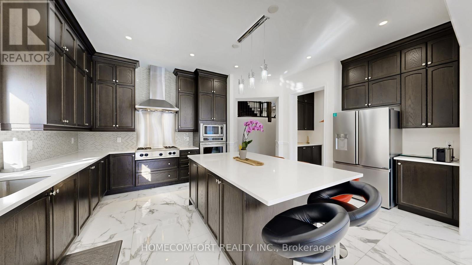 3 Mary Willson Court, East Gwillimbury, ON - Indoor Photo Showing Kitchen With Upgraded Kitchen