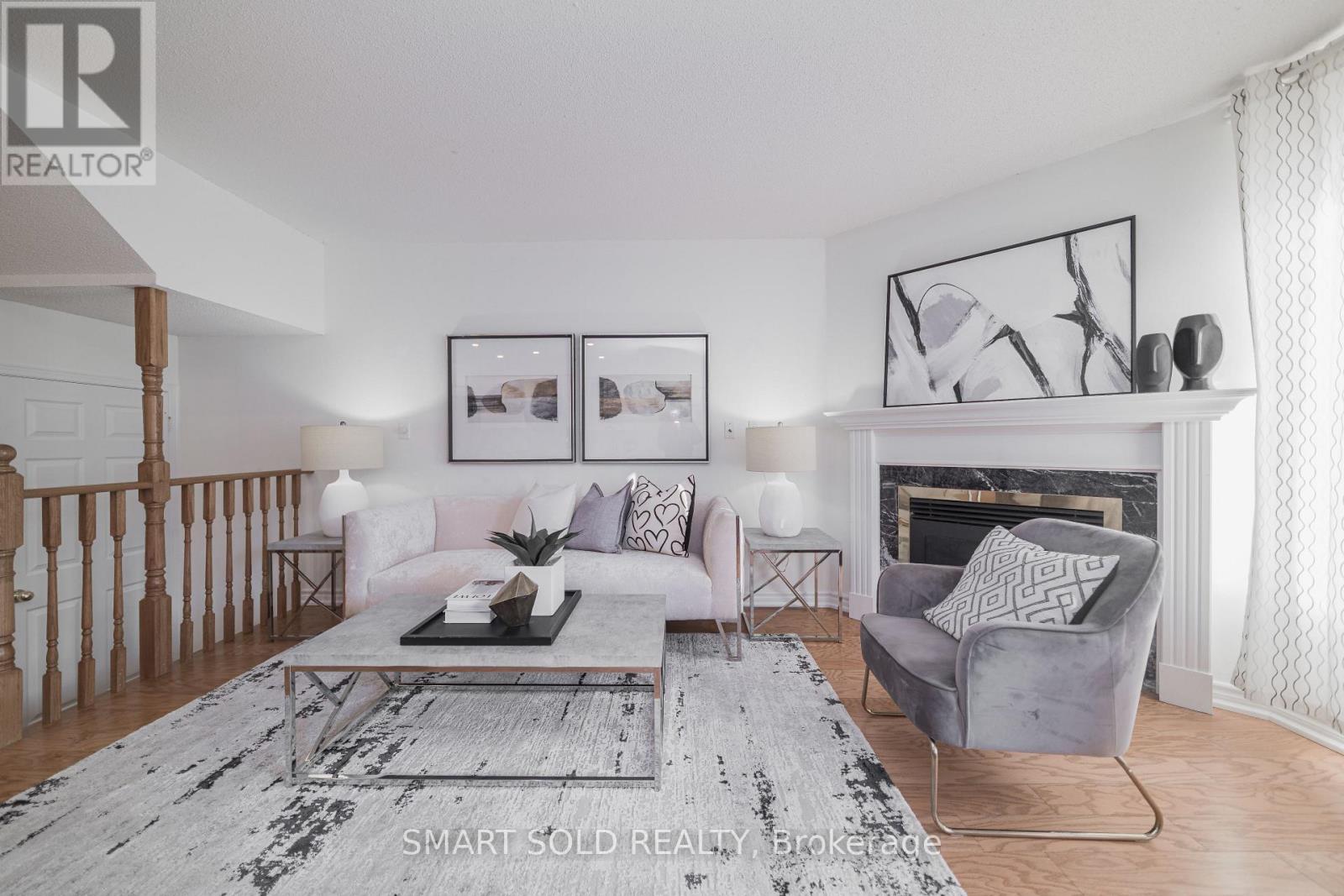 29 Breezeway Crescent, Richmond Hill, ON - Indoor Photo Showing Living Room With Fireplace