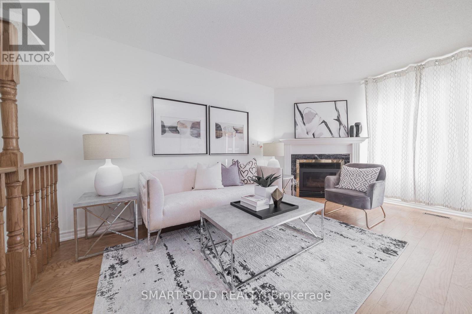 29 Breezeway Crescent, Richmond Hill, ON - Indoor Photo Showing Living Room With Fireplace