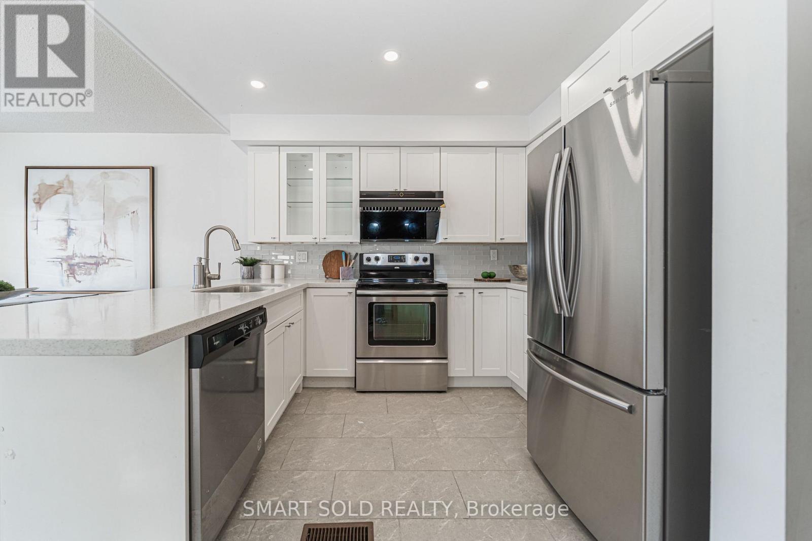 29 Breezeway Crescent, Richmond Hill, ON - Indoor Photo Showing Kitchen