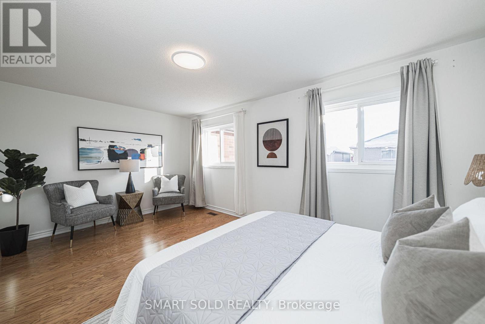 29 Breezeway Crescent, Richmond Hill, ON - Indoor Photo Showing Bedroom