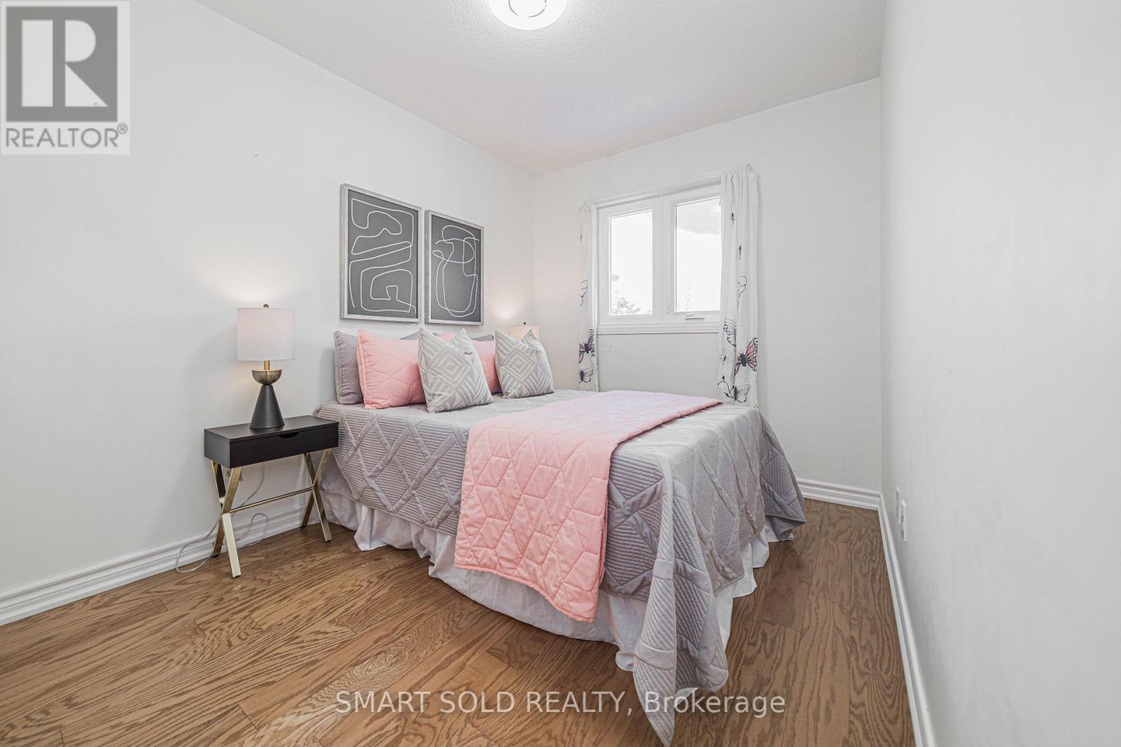 29 Breezeway Crescent, Richmond Hill, ON - Indoor Photo Showing Bedroom