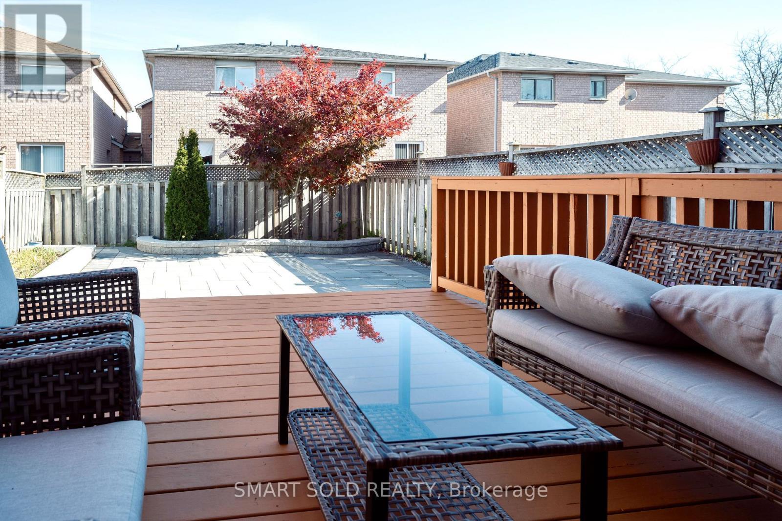 29 Breezeway Crescent, Richmond Hill, ON - Outdoor With Deck Patio Veranda