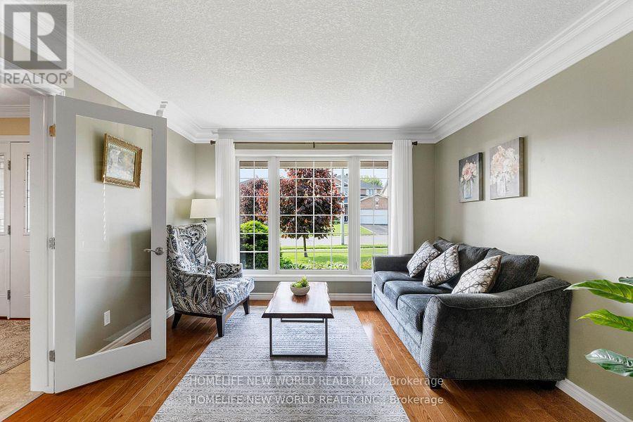 24 Kipling Drive, Belleville, ON - Indoor Photo Showing Living Room