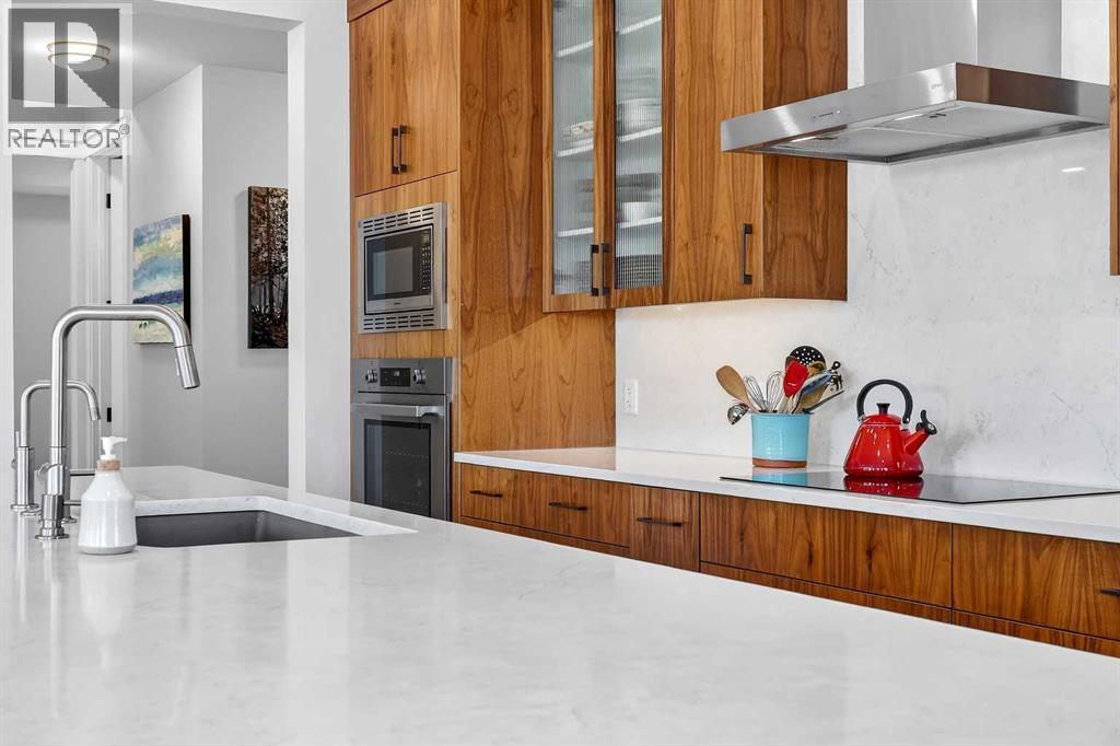402, 21 Lebel Crescent Nw, Calgary, AB - Indoor Photo Showing Kitchen