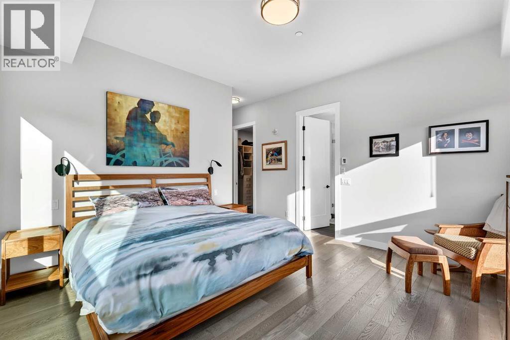 402, 21 Lebel Crescent Nw, Calgary, AB - Indoor Photo Showing Bedroom