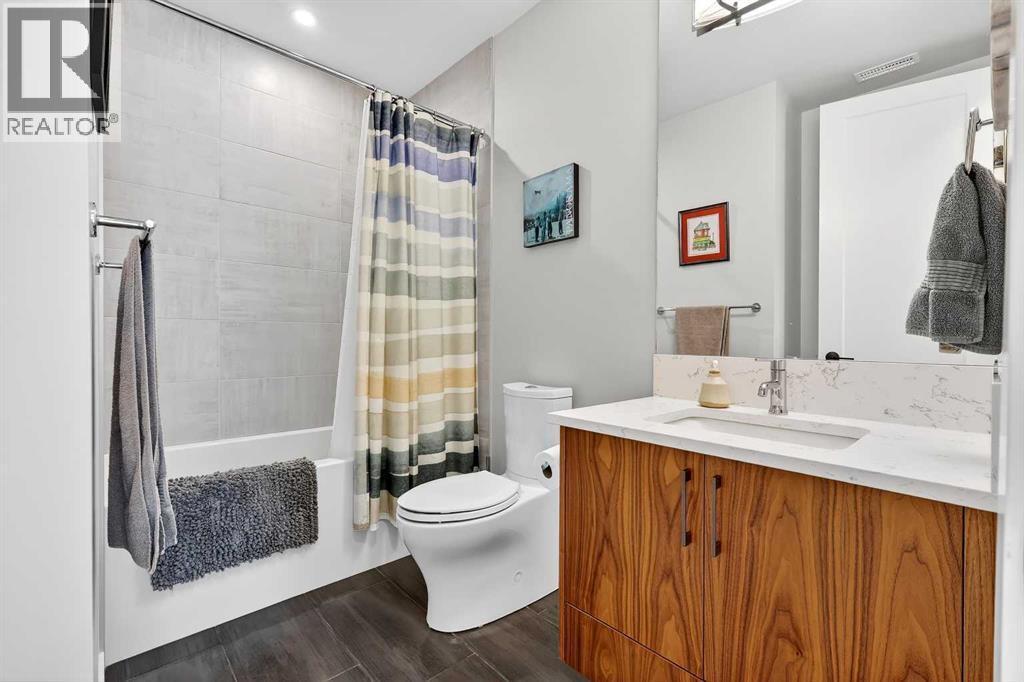 402, 21 Lebel Crescent Nw, Calgary, AB - Indoor Photo Showing Bathroom