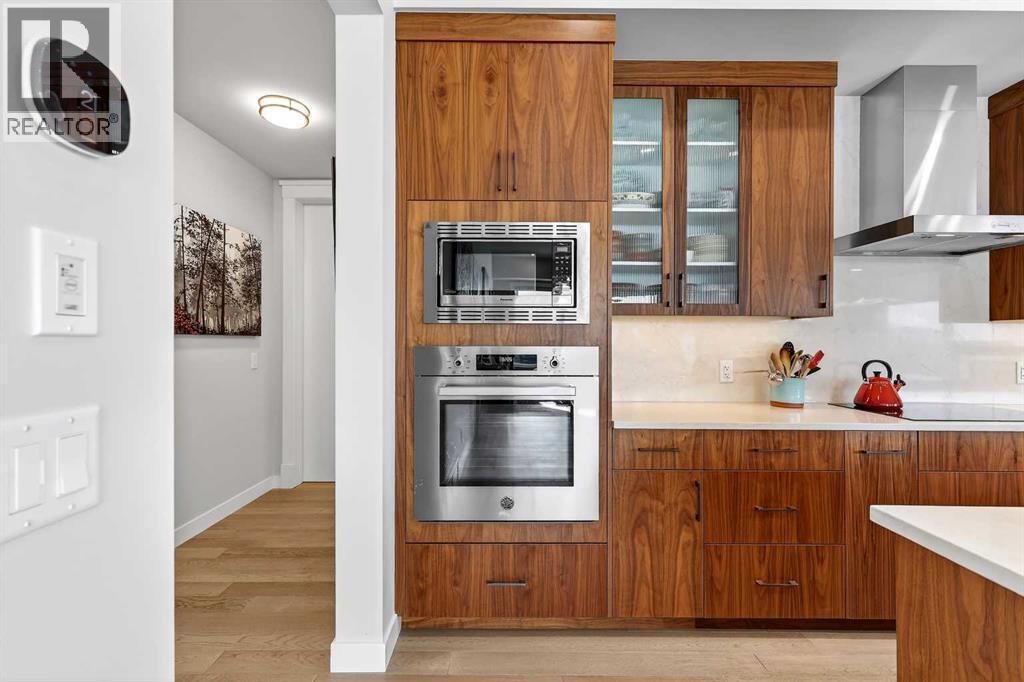 402, 21 Lebel Crescent Nw, Calgary, AB - Indoor Photo Showing Kitchen