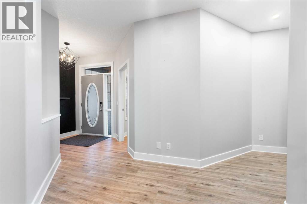 Spacious Entrance.. - 70 Royal Ridge Manor Nw, Calgary, AB - Indoor Photo Showing Other Room