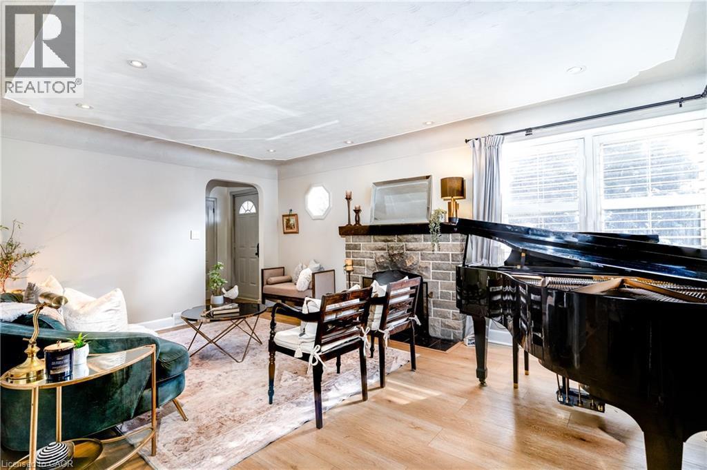 Spacious living room with a cozy wood fireplace - 3 Fallsview Road, Hamilton, ON - Indoor