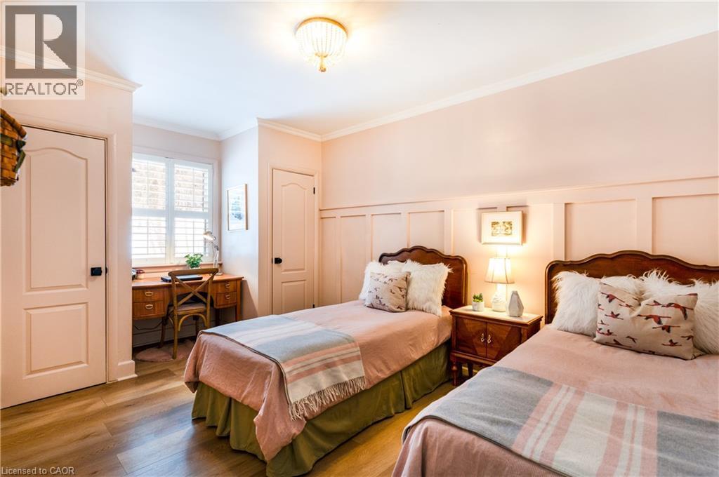 Second bedroom - 3 Fallsview Road, Hamilton, ON - Indoor Photo Showing Bedroom