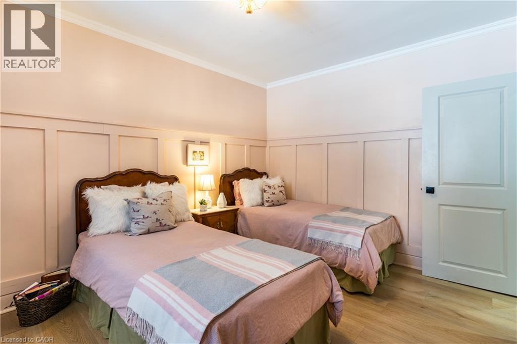 Second bedroom - 3 Fallsview Road, Hamilton, ON - Indoor Photo Showing Bedroom