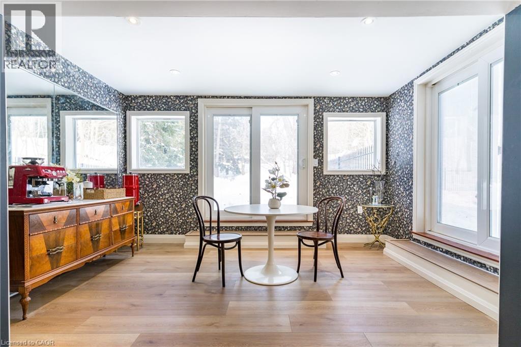 Sunroom with direct access to pool - 3 Fallsview Road, Hamilton, ON - Indoor