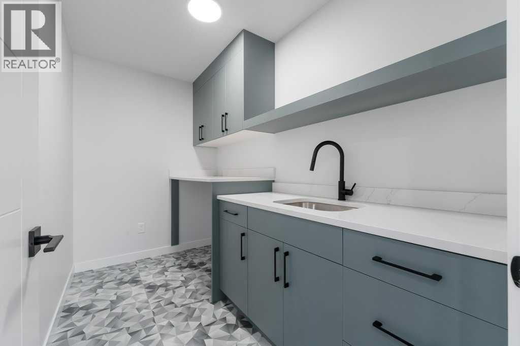 351 Waterford Grove, Chestermere, AB - Indoor Photo Showing Kitchen