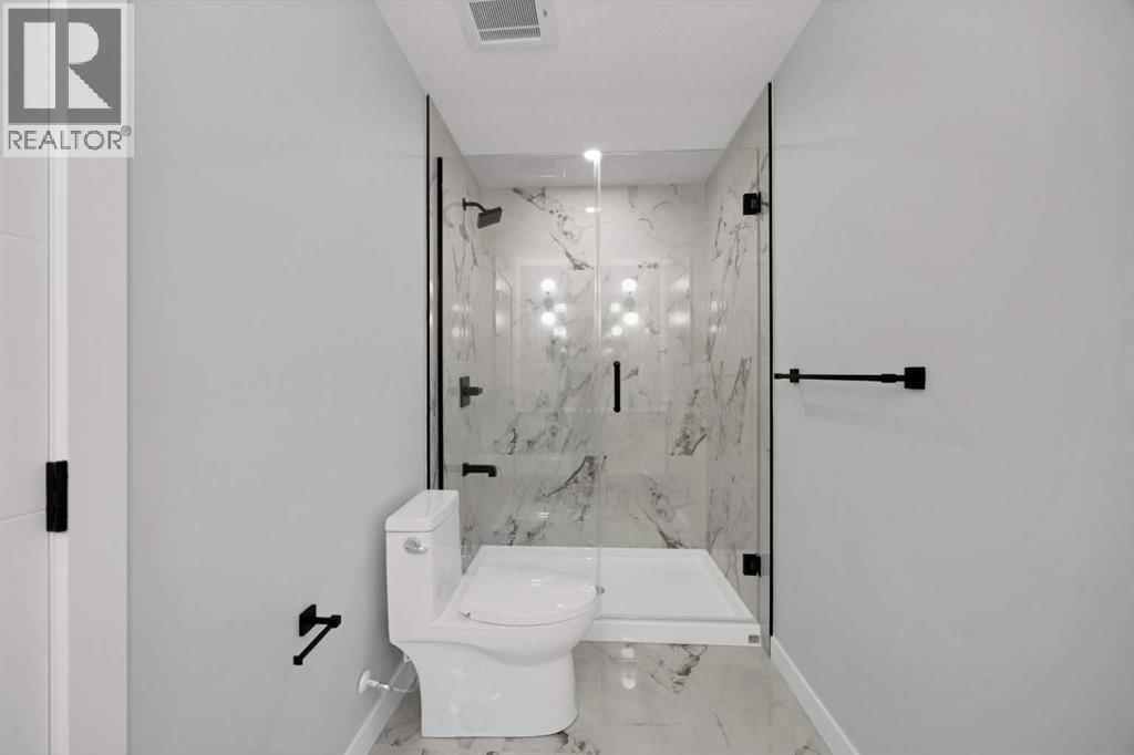 351 Waterford Grove, Chestermere, AB - Indoor Photo Showing Bathroom