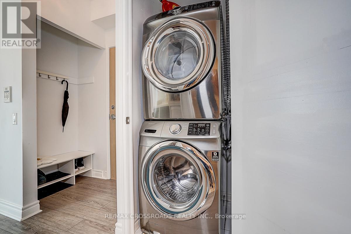 510 - 60 Byng Avenue, Toronto, ON - Indoor Photo Showing Laundry Room