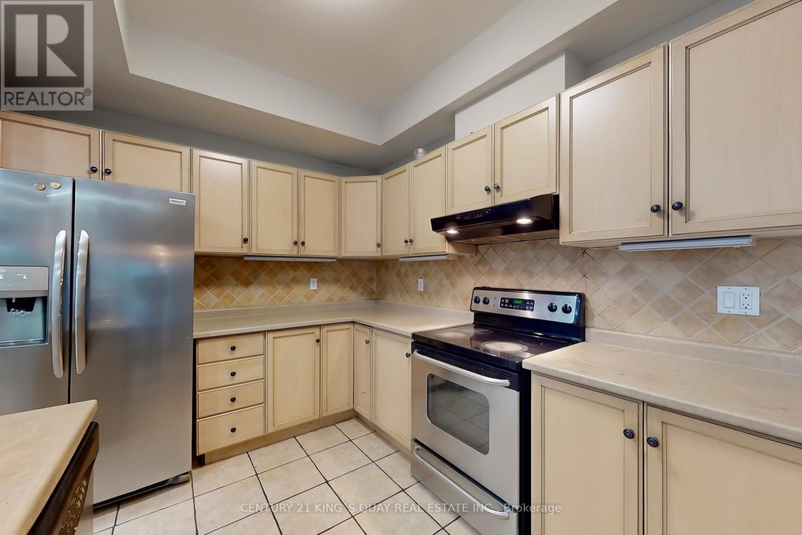 21 - 232 Stonehenge Drive, Hamilton, ON - Indoor Photo Showing Kitchen