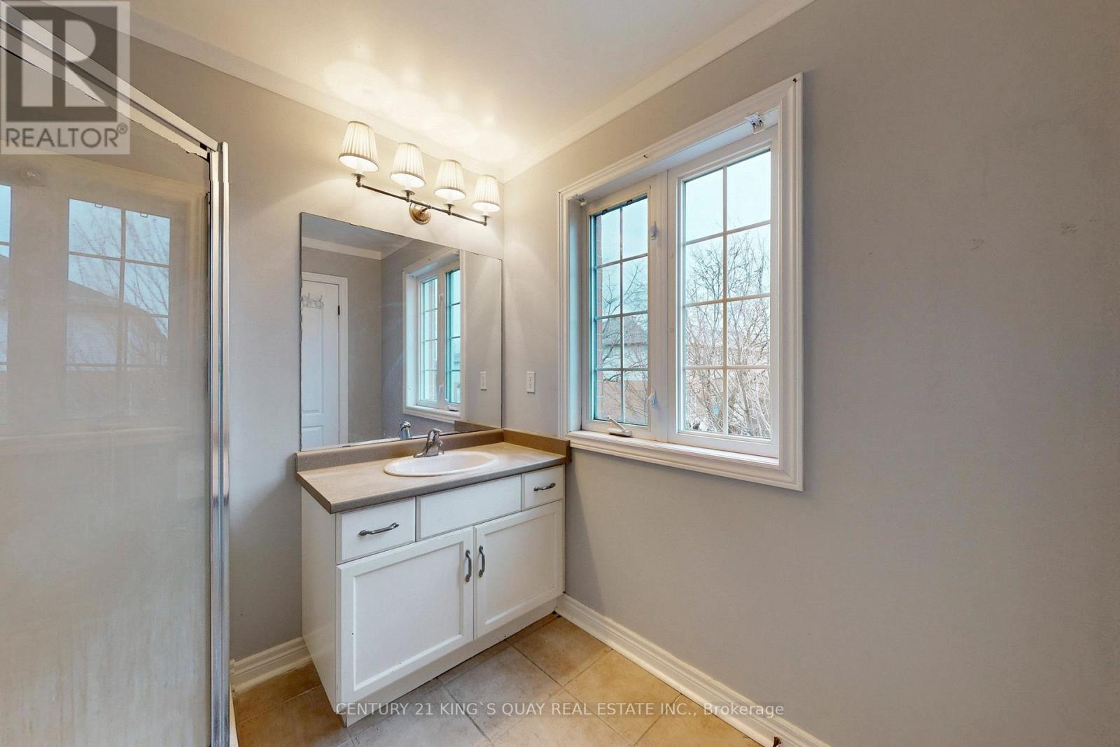 21 - 232 Stonehenge Drive, Hamilton, ON - Indoor Photo Showing Bathroom
