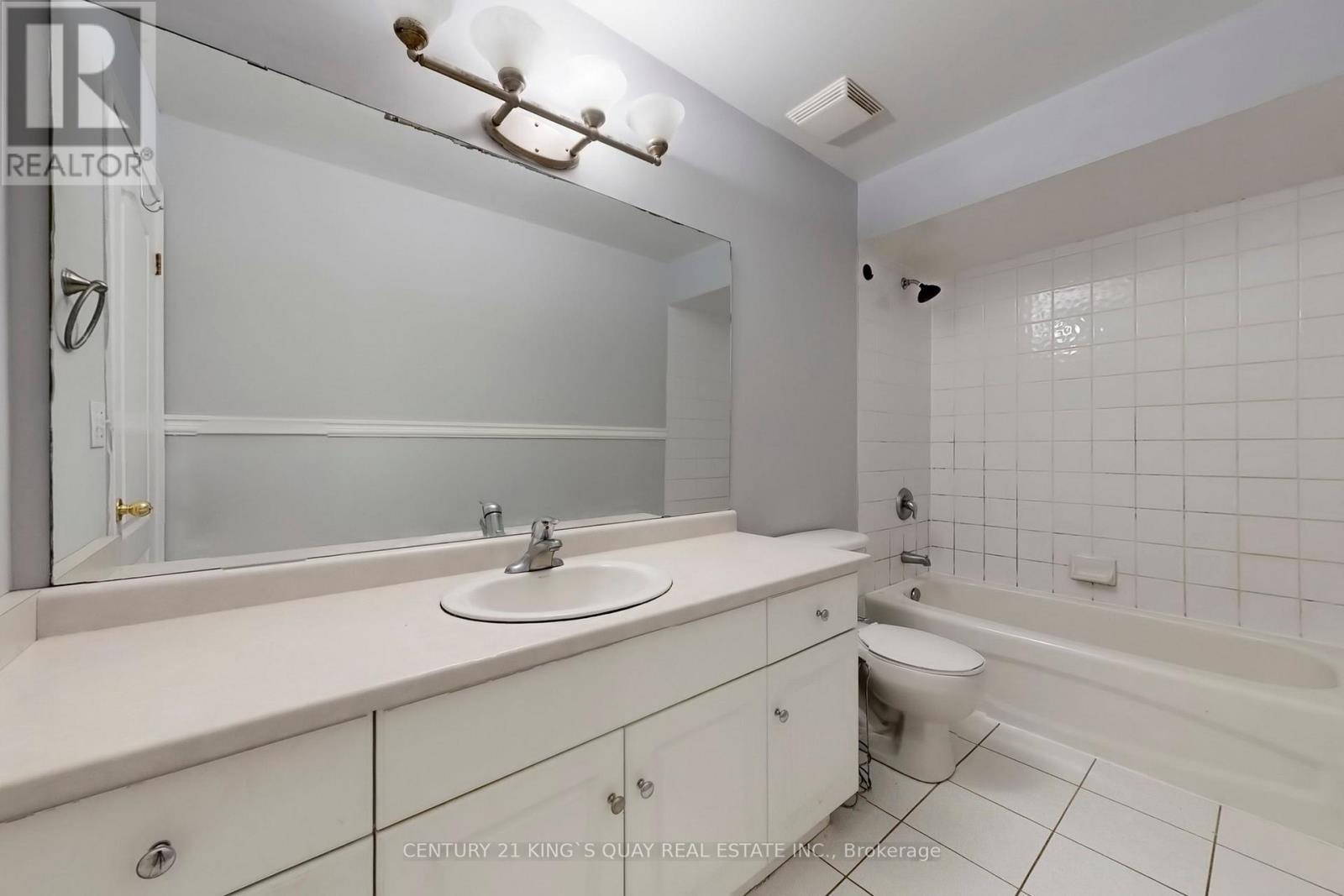 21 - 232 Stonehenge Drive, Hamilton, ON - Indoor Photo Showing Bathroom