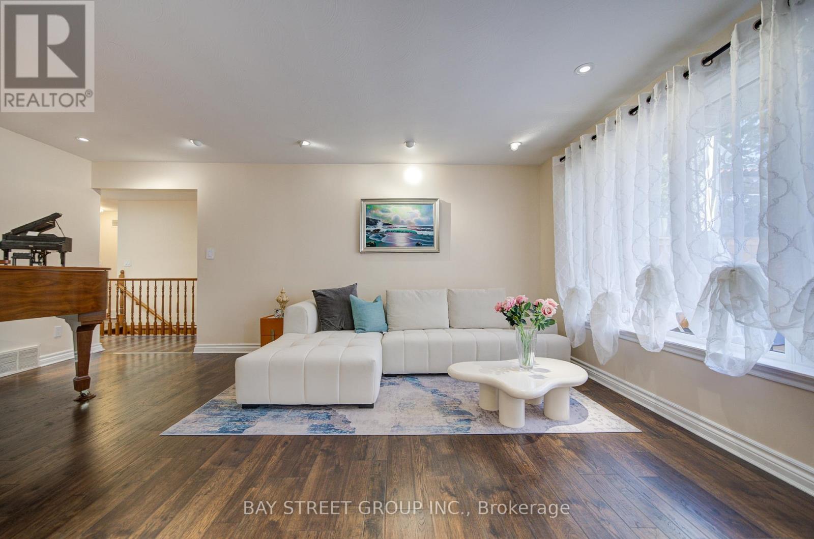 47 Cecil Street, St. Catharines, ON - Indoor Photo Showing Living Room