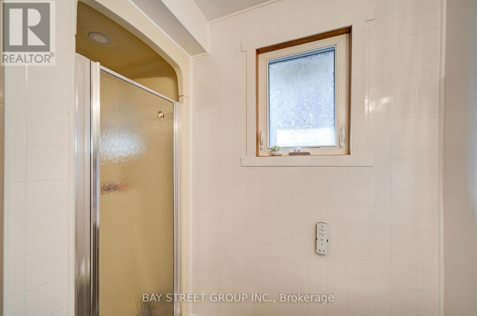 47 Cecil Street, St. Catharines, ON - Indoor Photo Showing Bathroom