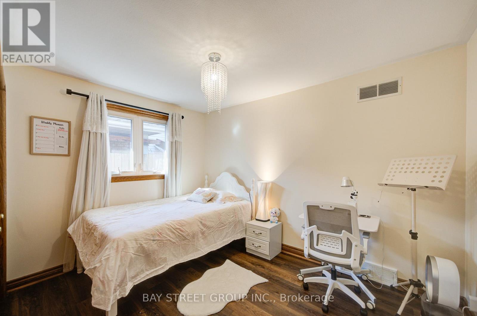 47 Cecil Street, St. Catharines, ON - Indoor Photo Showing Bedroom