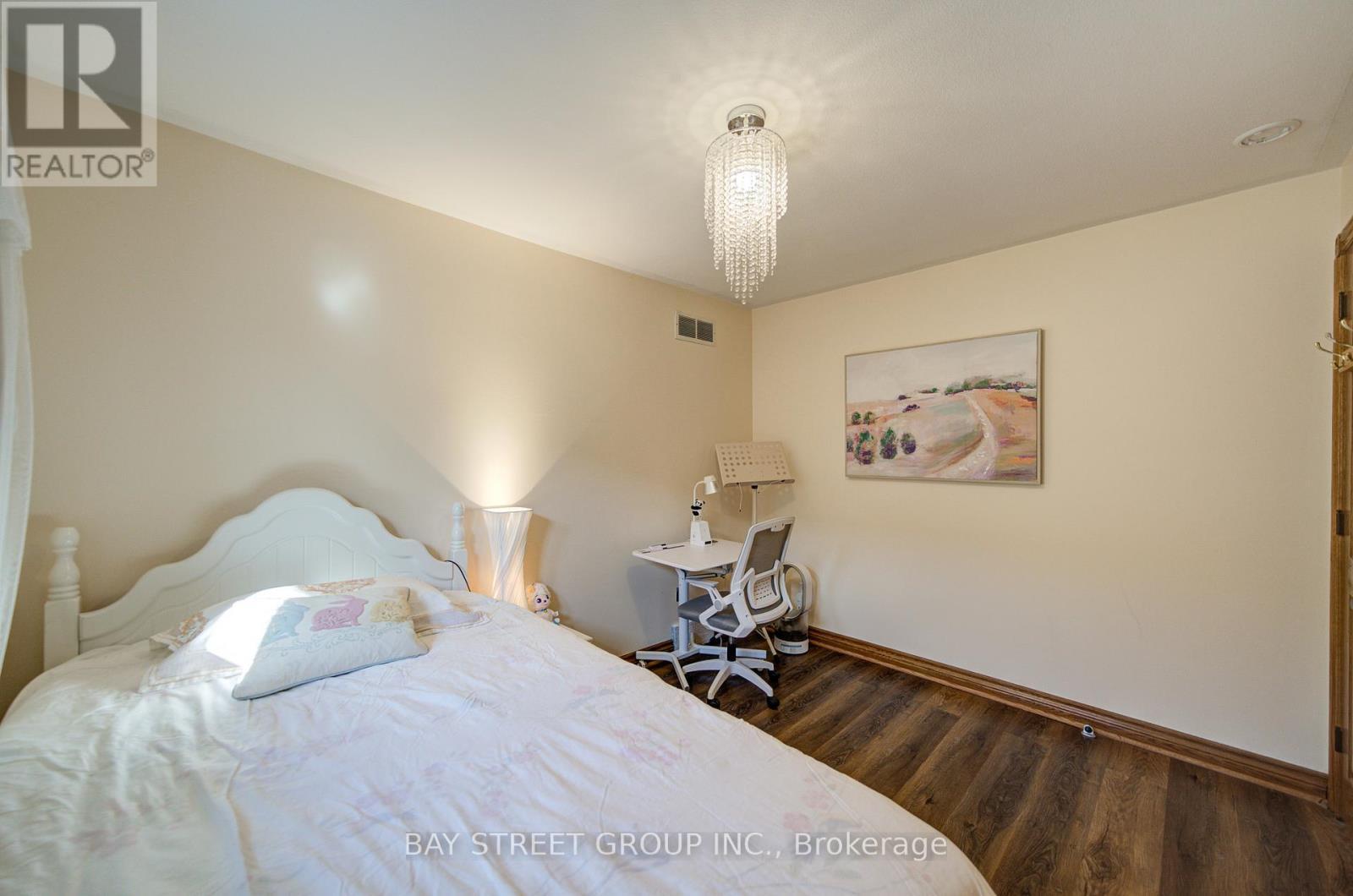 47 Cecil Street, St. Catharines, ON - Indoor Photo Showing Bedroom