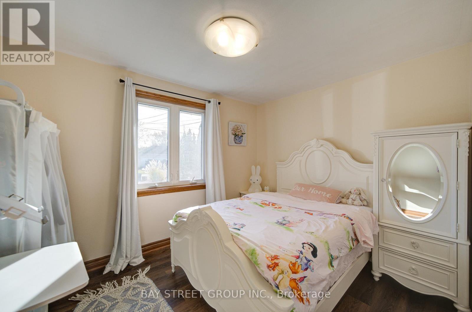 47 Cecil Street, St. Catharines, ON - Indoor Photo Showing Bedroom