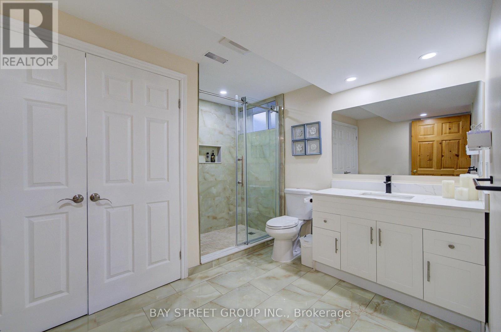 47 Cecil Street, St. Catharines, ON - Indoor Photo Showing Bathroom