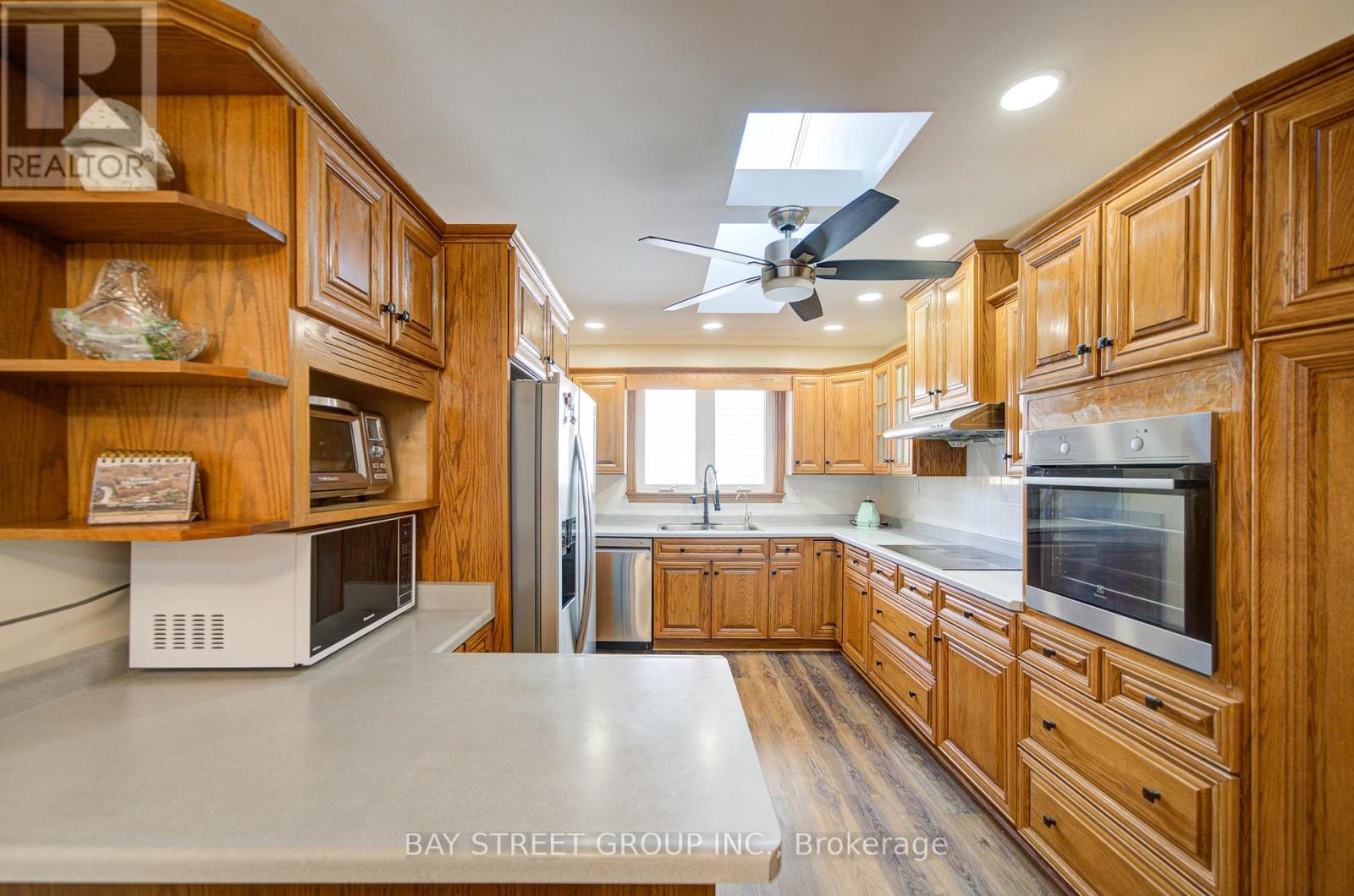 47 Cecil Street, St. Catharines, ON - Indoor Photo Showing Kitchen