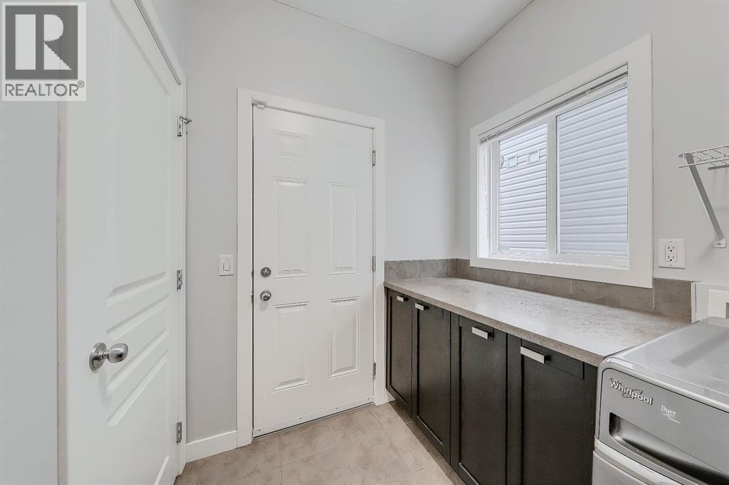 Laundry folding table - 9 Copperleaf Way Se, Calgary, AB - Indoor