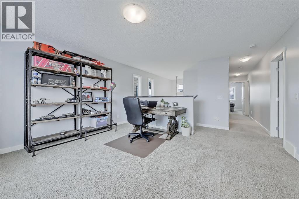 Makes a great office or 2nd living space - 9 Copperleaf Way Se, Calgary, AB - Indoor