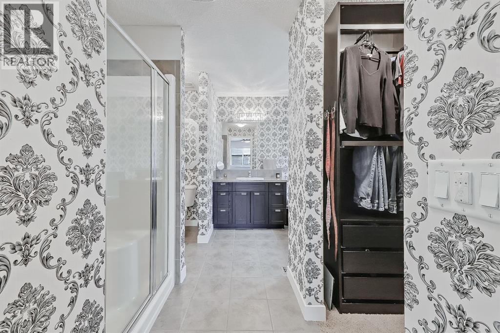 Huge ensuite bathroom - 9 Copperleaf Way Se, Calgary, AB - Indoor Photo Showing Bathroom